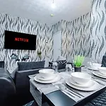 65 Inch Tv & Luxurious 2 Bedroom For Your Ultimate Getaway Bradford (West Yorkshire)