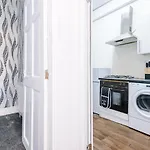 65 Inch Tv & Luxurious 2 Bedroom For Your Ultimate Getaway