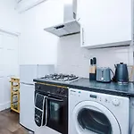 65 Inch Tv & Luxurious 2 Bedroom For Your Ultimate Getaway Bradford (West Yorkshire)