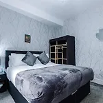 65 Inch Tv & Luxurious 2 Bedroom For Your Ultimate Getaway Сasa de vacaciones Bradford (West Yorkshire)