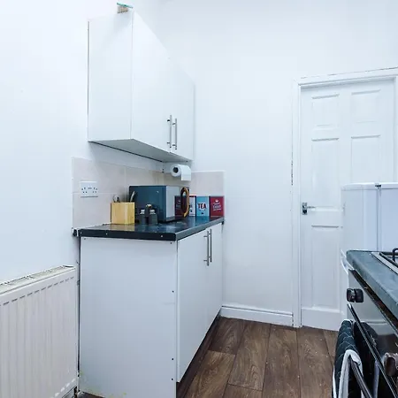 Holiday home 65 Inch Tv & Luxurious 2 Bedroom For Your Ultimate Getaway *