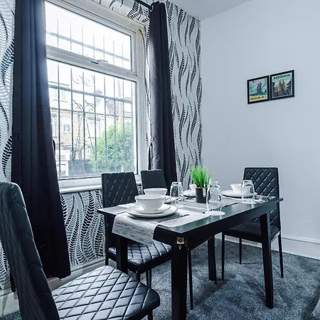 65 Inch Tv & Luxurious 2 Bedroom For Your Ultimate Getaway Сasa de vacaciones Bradford (West Yorkshire)