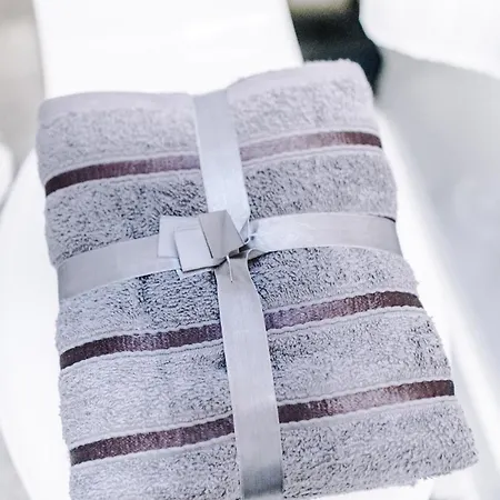 65 Inch Tv & Luxurious 2 Bedroom For Your Ultimate Getaway *