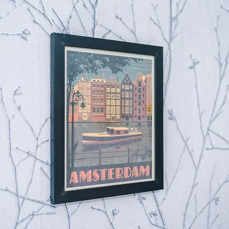 Holiday home 65 Inch Tv & Luxurious 2 Bedroom For Your Ultimate Getaway