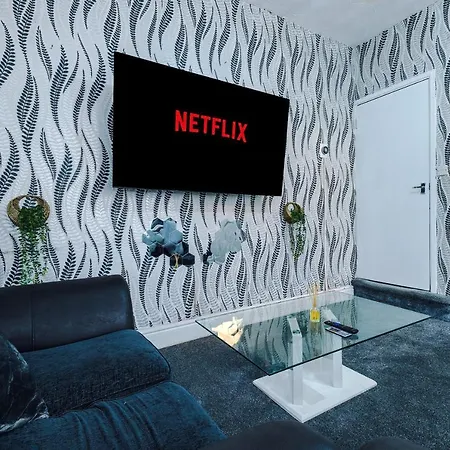 65 Inch Tv & Luxurious 2 Bedroom For Your Ultimate Getaway *