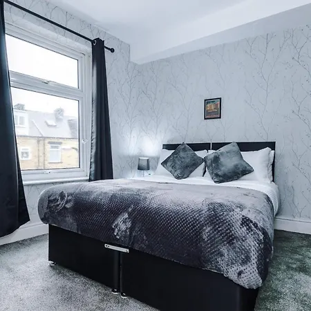 65 Inch Tv & Luxurious 2 Bedroom For Your Ultimate Getaway Holiday home *