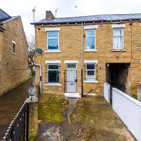 65 Inch Tv & Luxurious 2 Bedroom For Your Ultimate Getaway * Bradford (West Yorkshire)