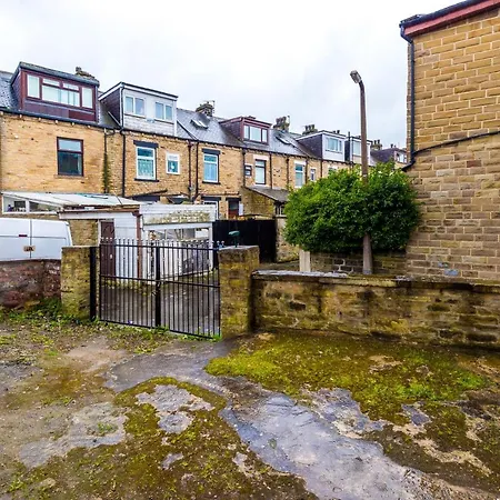 65 Inch Tv & Luxurious 2 Bedroom For Your Ultimate Getaway * Bradford (West Yorkshire)