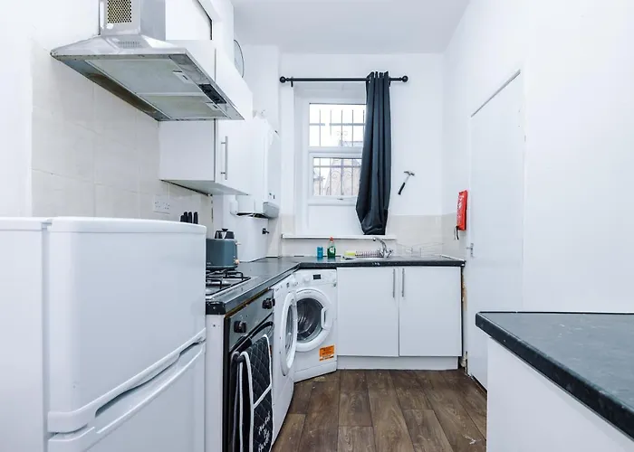 65 Inch Tv & Luxurious 2 Bedroom For Your Ultimate Getaway Holiday home *