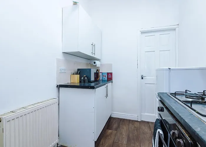 Holiday home 65 Inch Tv & Luxurious 2 Bedroom For Your Ultimate Getaway *