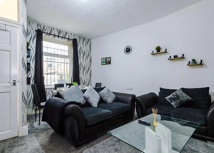 65 Inch Tv & Luxurious 2 Bedroom For Your Ultimate Getaway * Bradford (West Yorkshire)
