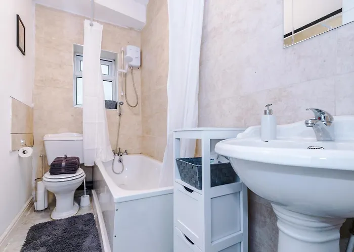 65 Inch Tv & Luxurious 2 Bedroom For Your Ultimate Getaway