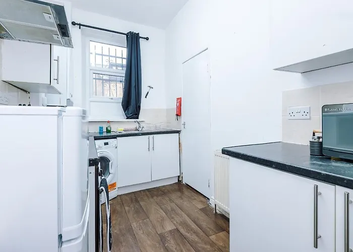 65 Inch Tv & Luxurious 2 Bedroom For Your Ultimate Getaway Holiday home