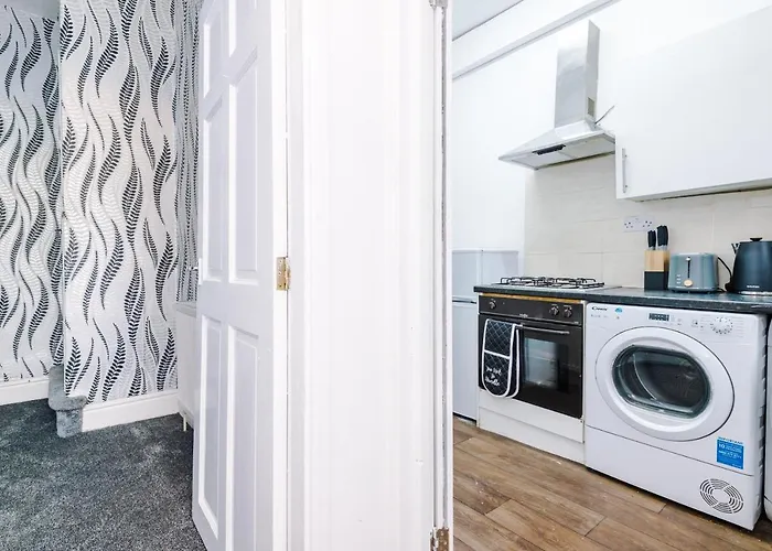 65 Inch Tv & Luxurious 2 Bedroom For Your Ultimate Getaway