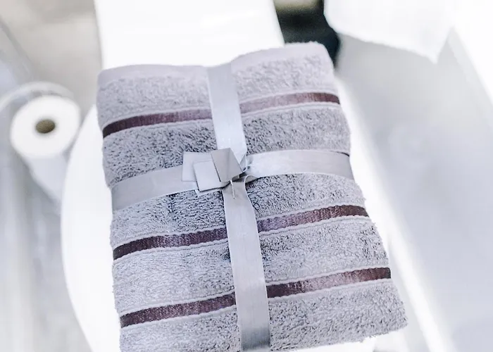 65 Inch Tv & Luxurious 2 Bedroom For Your Ultimate Getaway *