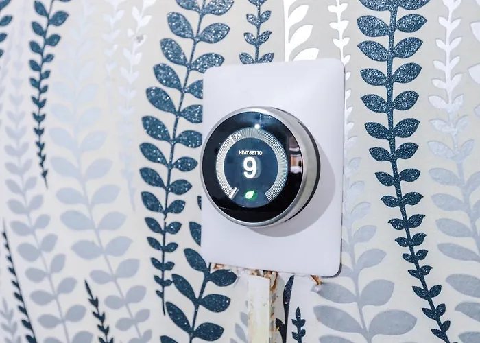 65 Inch Tv & Luxurious 2 Bedroom For Your Ultimate Getaway Casa de Férias Bradford (West Yorkshire)