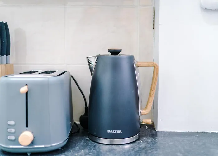 65 Inch Tv & Luxurious 2 Bedroom For Your Ultimate Getaway Holiday home *