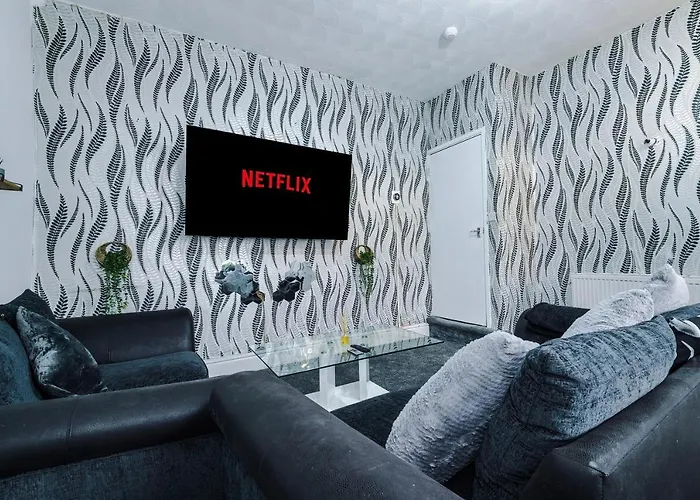 Holiday home 65 Inch Tv & Luxurious 2 Bedroom For Your Ultimate Getaway