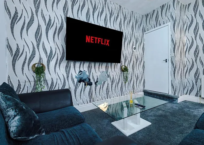 65 Inch Tv & Luxurious 2 Bedroom For Your Ultimate Getaway *