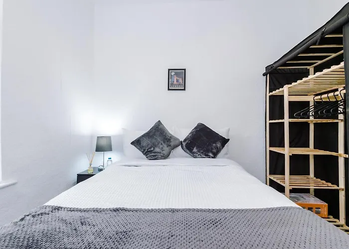 65 Inch Tv & Luxurious 2 Bedroom For Your Ultimate Getaway Casa de Férias Bradford (West Yorkshire)