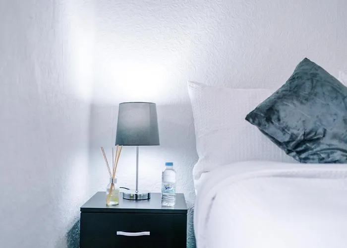 Holiday home 65 Inch Tv & Luxurious 2 Bedroom For Your Ultimate Getaway