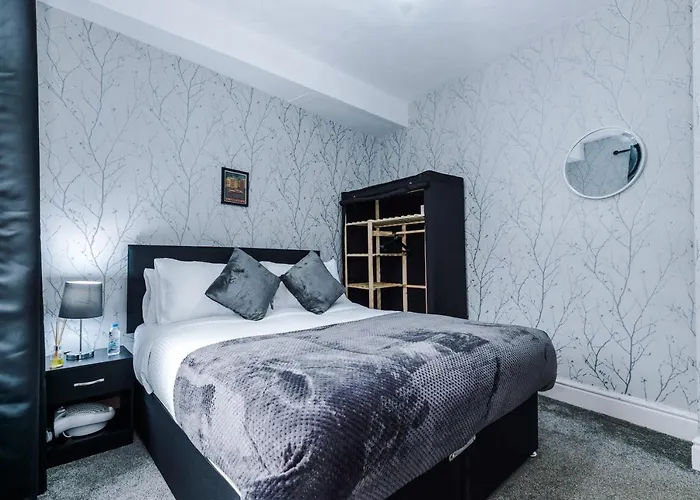 65 Inch Tv & Luxurious 2 Bedroom For Your Ultimate Getaway Holiday home Bradford (West Yorkshire)