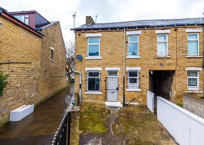 65 Inch Tv & Luxurious 2 Bedroom For Your Ultimate Getaway Holiday home Bradford (West Yorkshire)