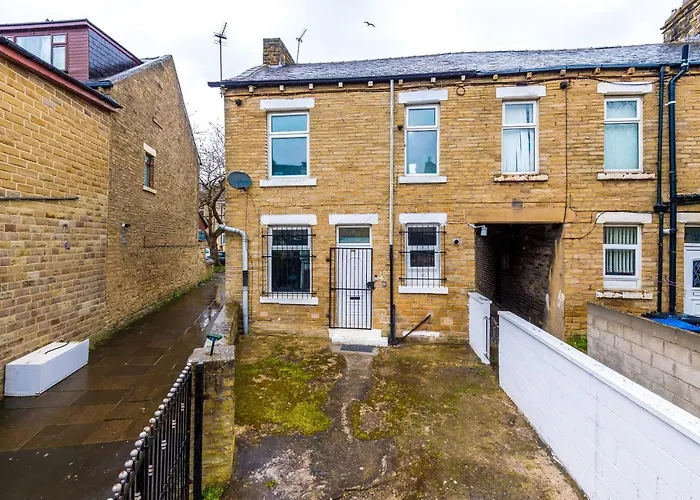 65 Inch Tv & Luxurious 2 Bedroom For Your Ultimate Getaway * Bradford (West Yorkshire)