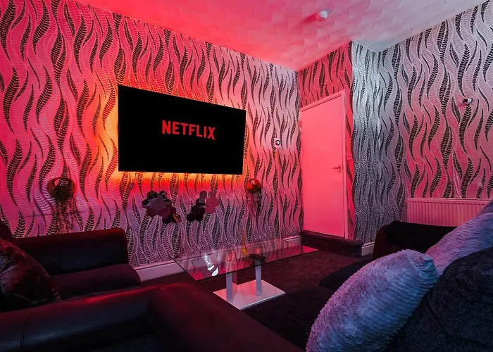 65 Inch Tv & Luxurious 2 Bedroom For Your Ultimate Getaway Holiday home