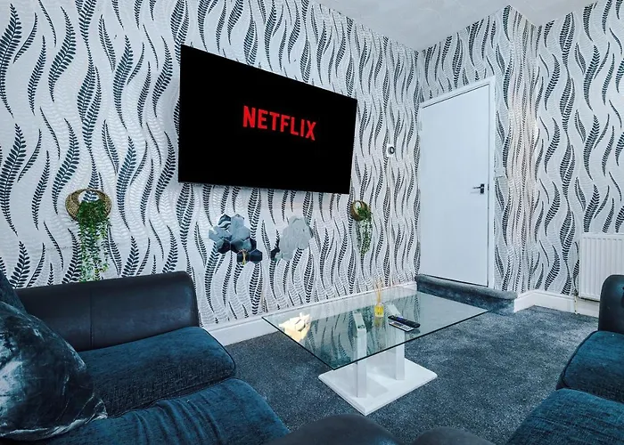 65 Inch Tv & Luxurious 2 Bedroom For Your Ultimate Getaway Casa de Férias Bradford (West Yorkshire)