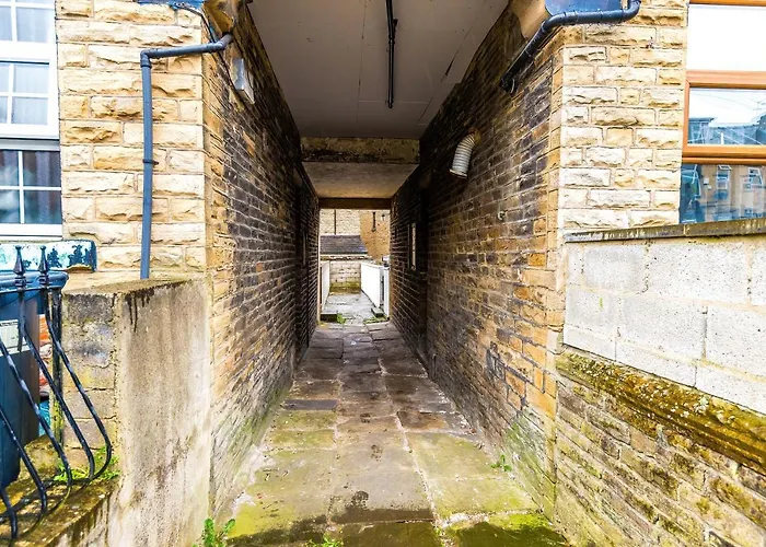 65 Inch Tv & Luxurious 2 Bedroom For Your Ultimate Getaway Holiday home *