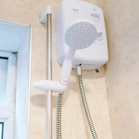 65 Inch Tv & Luxurious 2 Bedroom For Your Ultimate Getaway * בראדפורד