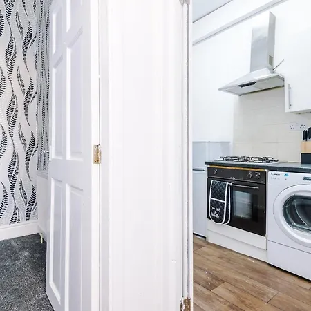 65 Inch Tv & Luxurious 2 Bedroom For Your Ultimate Getaway