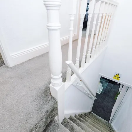 65 Inch Tv & Luxurious 2 Bedroom For Your Ultimate Getaway * בראדפורד