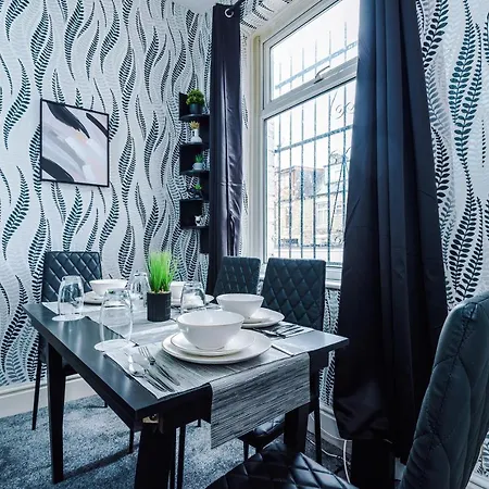 65 Inch Tv & Luxurious 2 Bedroom For Your Ultimate Getaway