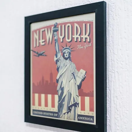 65 Inch Tv & Luxurious 2 Bedroom For Your Ultimate Getaway בית נופש