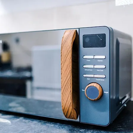 בית נופש 65 Inch Tv & Luxurious 2 Bedroom For Your Ultimate Getaway *